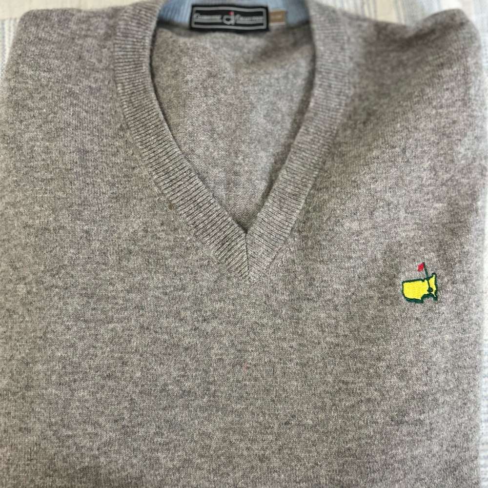 Masters V-Neck Gray Sweater with Iconic Embroidery
